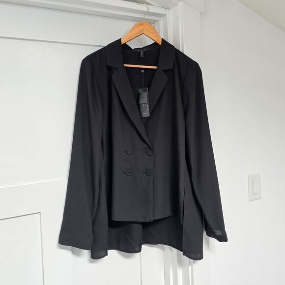 BCBGMaxAzria Jackets & Blazers - 🆕️ BCBGMAXAZRIA Double-Breasted Crepe Blazer Blouse in Black